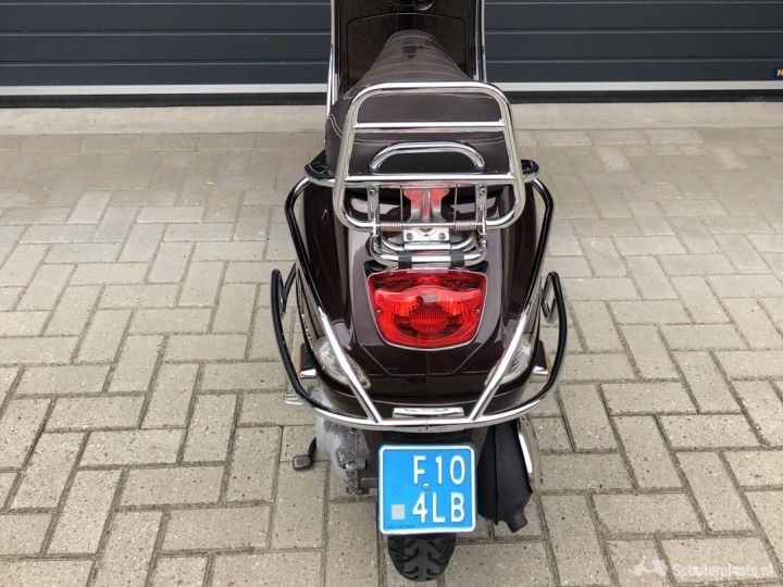 Vespa LX 50 Touring bruin